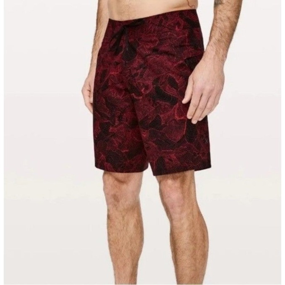 Lululemon Mens Red Black Abstract Print Board Shorts Swim‎ Trunks Size 36